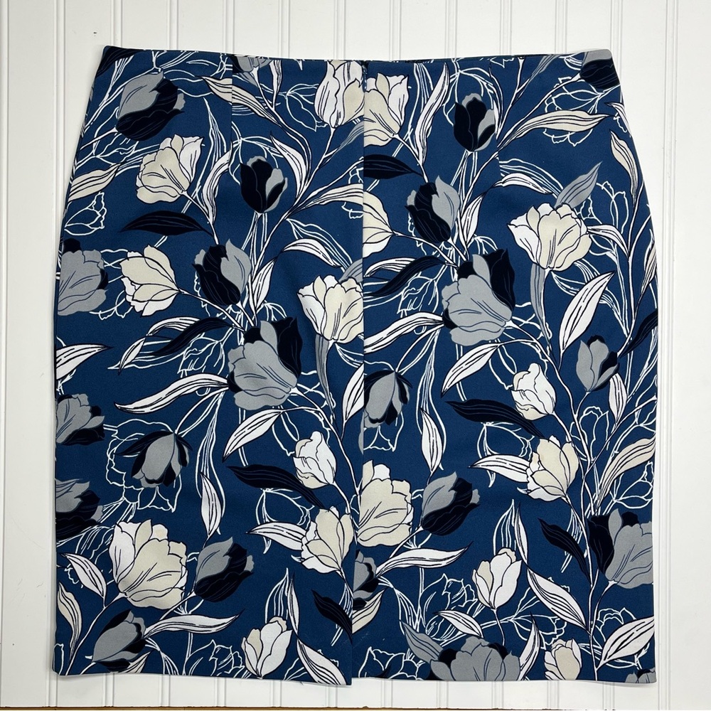 Banana Republic Women’s Pencil Skirt Blue Floral Design Size 14